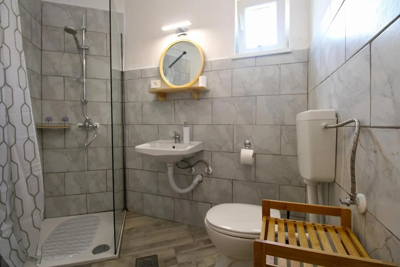 Apartment Josip 1649 Fažana