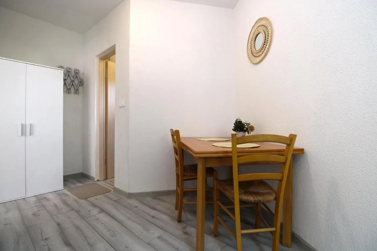 Apartment Josip 1649 Fažana