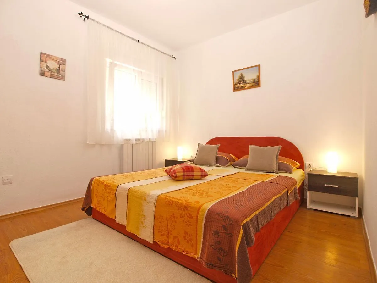 Apartment Josip 1649 Fažana